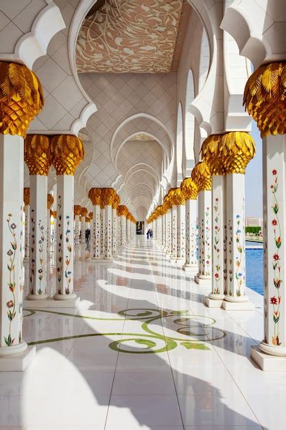 Premium Photo | Sheikh Zayed Grand Mosque interior