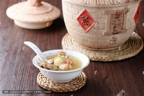 台蘑炖野鸡中国菜系食品餐饮摄影素材汇图网