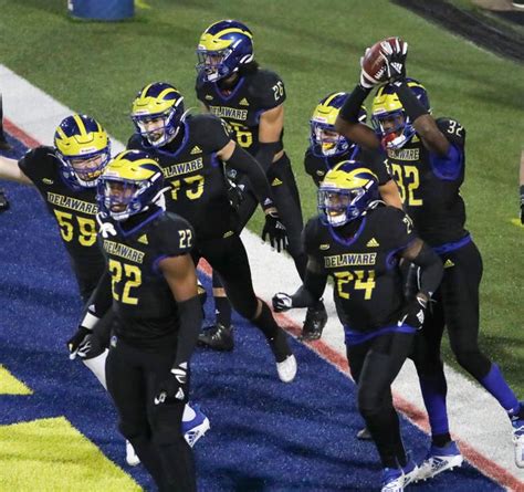 Delaware Has Tough Time But Advances In Fcs Playoffs Vs Sacred Heart