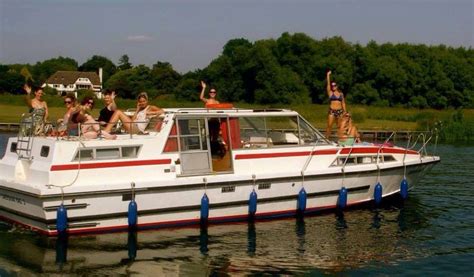 Thames Boat Hire | Riverthames.co : Caversham Boat Services