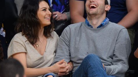 Photo Exclusif Mila Kunis Enceinte Et Son Mari Ashton Kutcher Se