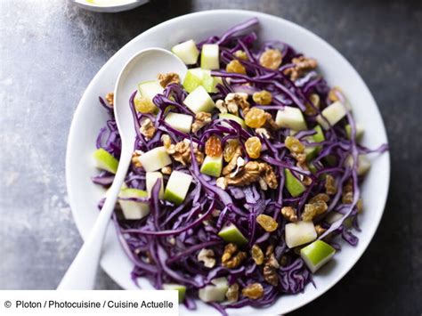 Salade De Chou Rouge Pomme Noix Et Raisins Secs Facile Et Rapide