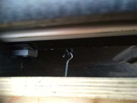 Крепление ящика в кузове — Mitsubishi L200 (4G), 2,5 л, 2007 года ...