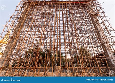 许多传统竹脚手架的竹子在寺庙 库存图片 图片 包括有 中国 城市 建筑 波儿地克的 房子 巴尔的摩 65749619