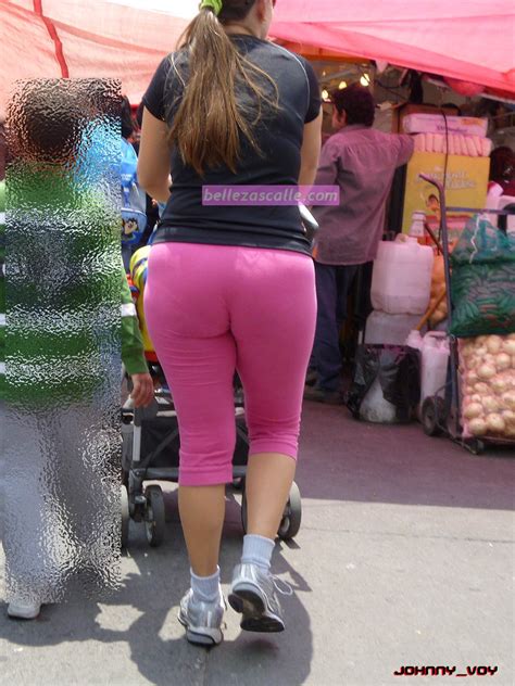 Madura Nalgona En Pants Rosas Por La Calle Mujeres Bellas En La Calle