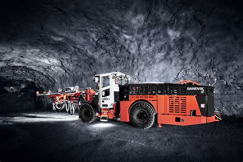 Sandvik Introduces Battery Powered Mining Jumbo At Minexpo Oem Off