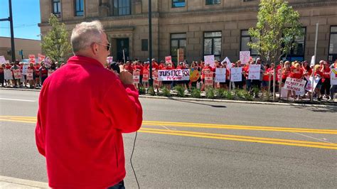 Youngstown Teachers Rally For Colleague Mahoning Matters