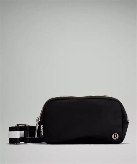 Lululemon Everywhere Crossbody Bag Big Apple Buddy