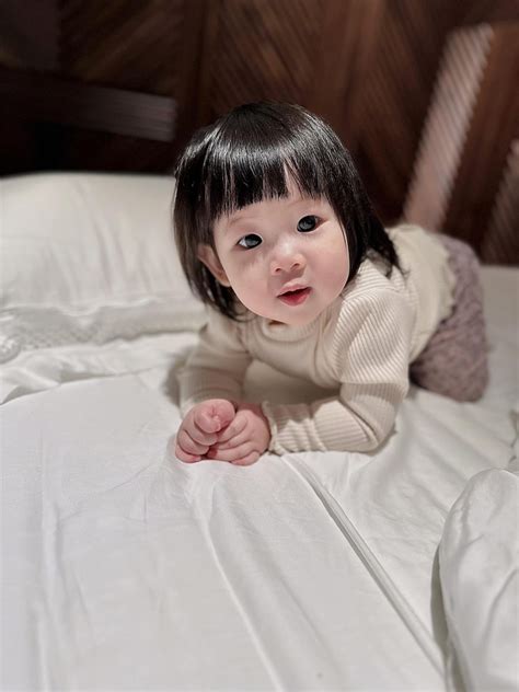 Hot mom con sở hữu nhan sắc bị thời gian lãng quên sinh nở liên tiếp mà thân hình vẫn nuột nà