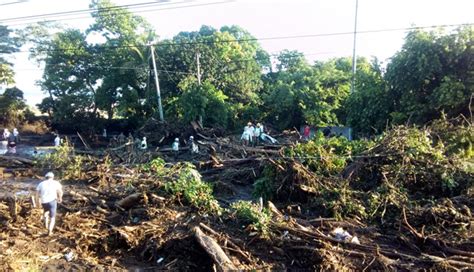 En Fotos La Destrucción Ocasionada Por Un Deslave Que Soterró A