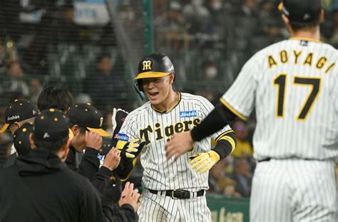 写真：【阪神】佐藤輝の5号ソロで快勝 岡田監督からおホメの言葉「いい追加点やったよな」 東スポweb