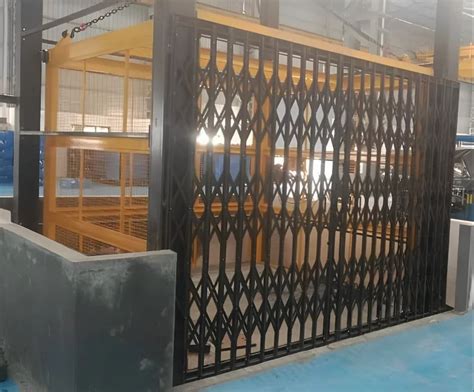 Black Mild Steel MS Collapsible Gate For Factory 8 Feet At 152 Sq