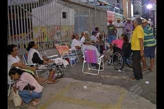 Jornal Liberal Edi O Idosos Passam A Noite Na Fila Para Conseguir