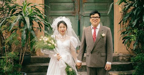 Vợ chồng hot TikToker rủ nhau tái hiện ảnh cưới xưa ở ba miền