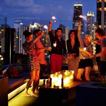 The 5 Best Rooftop Pools in Chicago | UrbanMatter