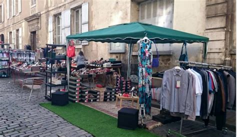 Senlis La Braderie Des Commer Ants C Est Le Mercredi Novembre