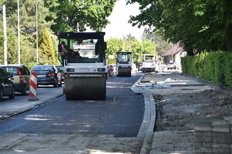 K Ad Asfalt Na Ulicy Braci Sak W W Tarnowie Na Przebudowywanej Drodze