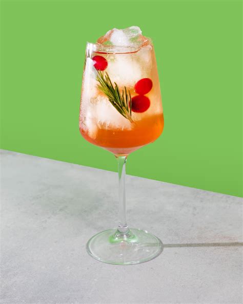 Spritz De Noël Sans Alcool Avec Apéritif Italien Noa Et Sirop De Vanil Monsieur Cocktail