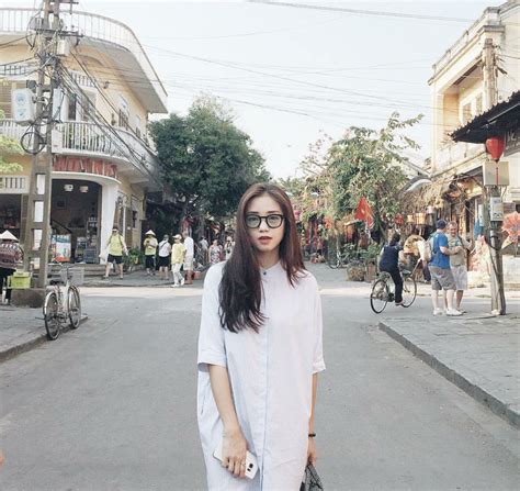 Trong Khi C Th Gi I Thi Nhau Sexy Th Hot Girl N Y V N Ghi I M B I S D Th Ng V Ng T