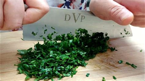 How To Chop Parsley Easy Beginner Guide Youtube