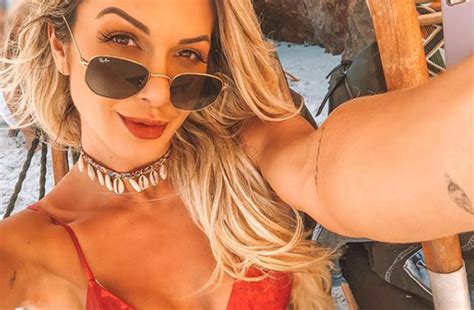 Tatiele Polyana Posa De Top Na Academia E F Dispara Maravilhosa Demais