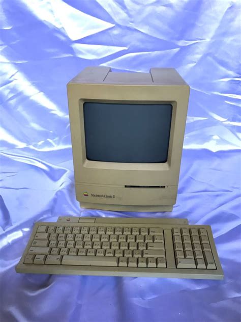 【やや傷や汚れあり】macintosh Classicii良きapple時代のとても美しく、洗練されたデザインをインテリアに如何ですか