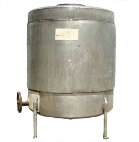 Silver 1000 Liter Cylindrical Corrosion Resistant Polished Stainless