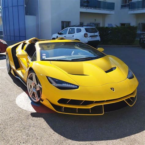 黄色兰博基尼Lamborghini Centenario LP770 4 Roadster