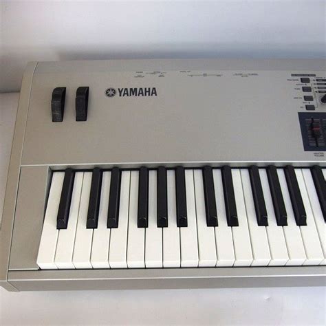 Yamaha Yamaha Mo8 88 Keyboard Synthesizer Flight Case Attaching