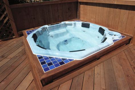 Gay Hot Tub Threesome Descends Into Fight Over Which Escort Is Paid More Daily Star