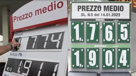 Caro Benzina A Milano I Benzinai Espongono Cartelli Con Prezzi Medi La