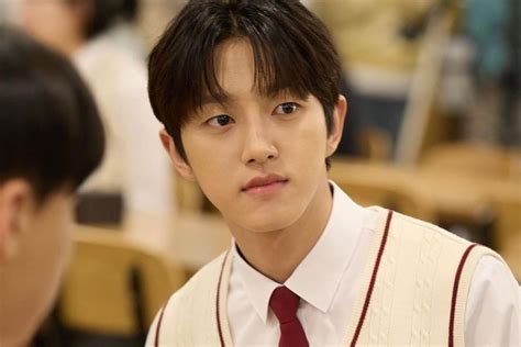 4 Sisi Mencurigakan Choi Se Kyung Di High School Return Of A