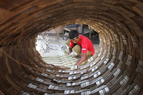 Perajin Tepas Dari Pelepah Kelapa Sawit Antara Foto