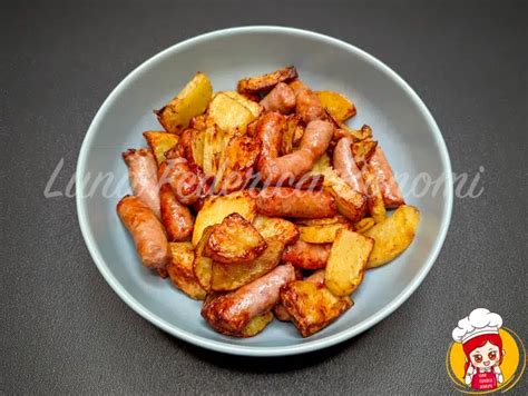 Salsiccia E Patate In Friggitrice Ad Aria