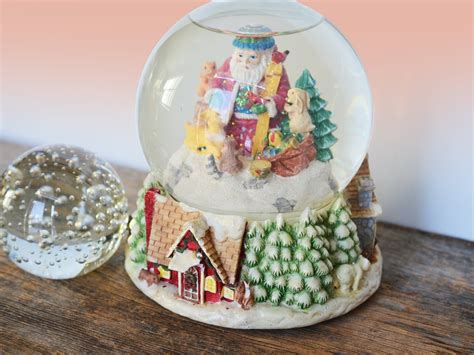 Vintage Musical Christmas Snow Globe With Resin Base, Santa Claus Scenery With Glittering Snow ...