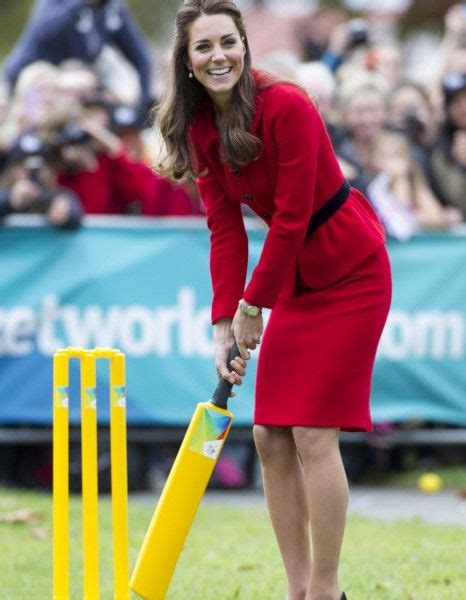 Le Look Du Jour Kate Middleton Et Son Tailleur Rallong Pour La Reine