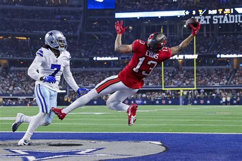 Cowboys lose to Bucs 19-3 in opening game, Dak Prescott injures hand ...