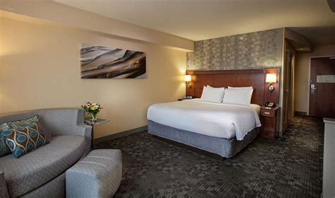 Top 10 Hotels with Jacuzzi in Room in Fayetteville, AR 2025