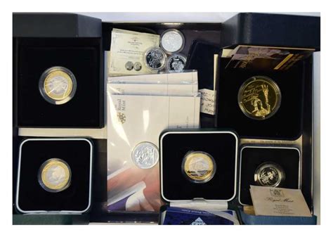 Lot 128 - Quantity of Royal Mint silver presentation