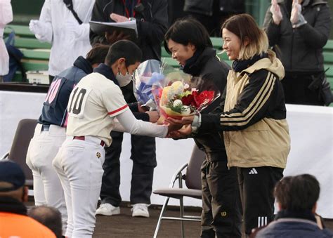 渋野日向子 地元岡山で小学生ソフトボール大会「打たれた～！」東京金の原田のどかと真剣勝負も ゴルフ写真ニュース 日刊スポーツ