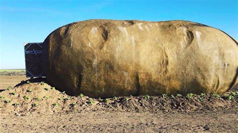 Big Idaho Potato Hotel Oversized Prop Potato Now Open For Business As