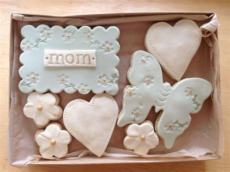 Mothers Day Cookie Gift Box 15 00 Via Etsy With Images Mother S