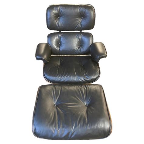 Herman Miller Pair Aluminum Group Charles Eames Lounge Chairs At Stdibs