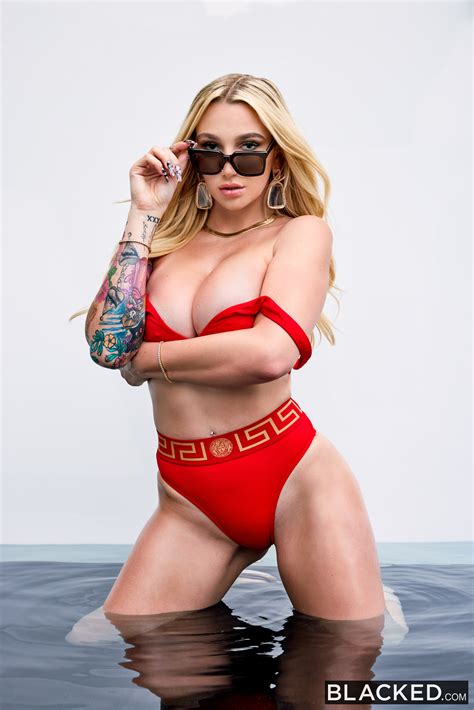 Kendra Sunderland Porn Pic