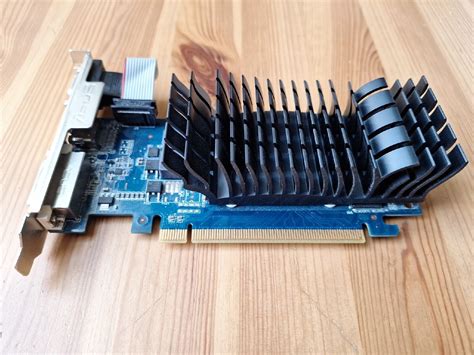 ASUS EN210 Silent/DI/1GD3/V2(LP) GeForce GT 210 1GB Graphics Card ...