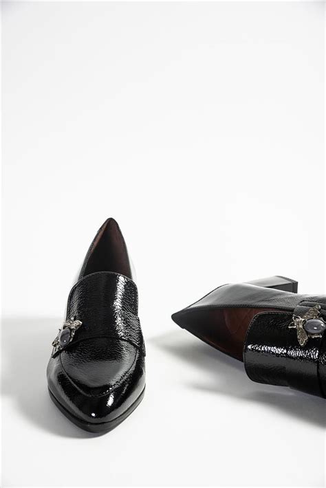 ΓΥΝΑΙΚΕΙΑ ΔΕΡΜΑΤΙΝΑ ΜΟΚΑΣΙΝΙΑ HISPANITAS | Loafers, Shoes, Sport shoes