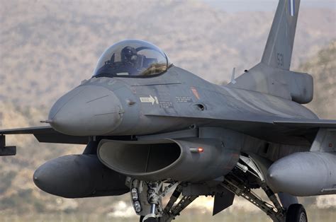 General Dynamics F 16 Fighting Falcon A Military Icon