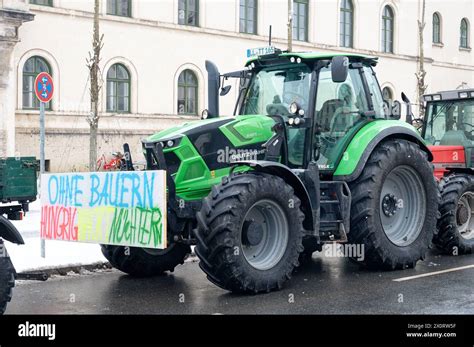 Bauernproteste Bauernproteste in München auf der Leopoldstraße Ohne