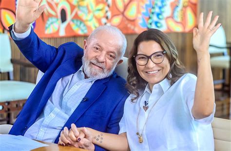 Em primeira fala pública após cirurgias no quadril Lula diz que