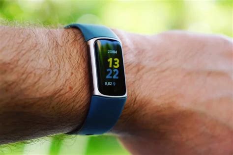 Gem Seh Ndler Wandern Verm Genswerte Fitbit Charge Test Computer Bild